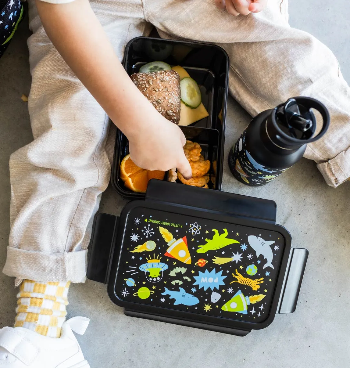A Little Lovely Company Galaxy bento lunchbox zwart 2-vaks