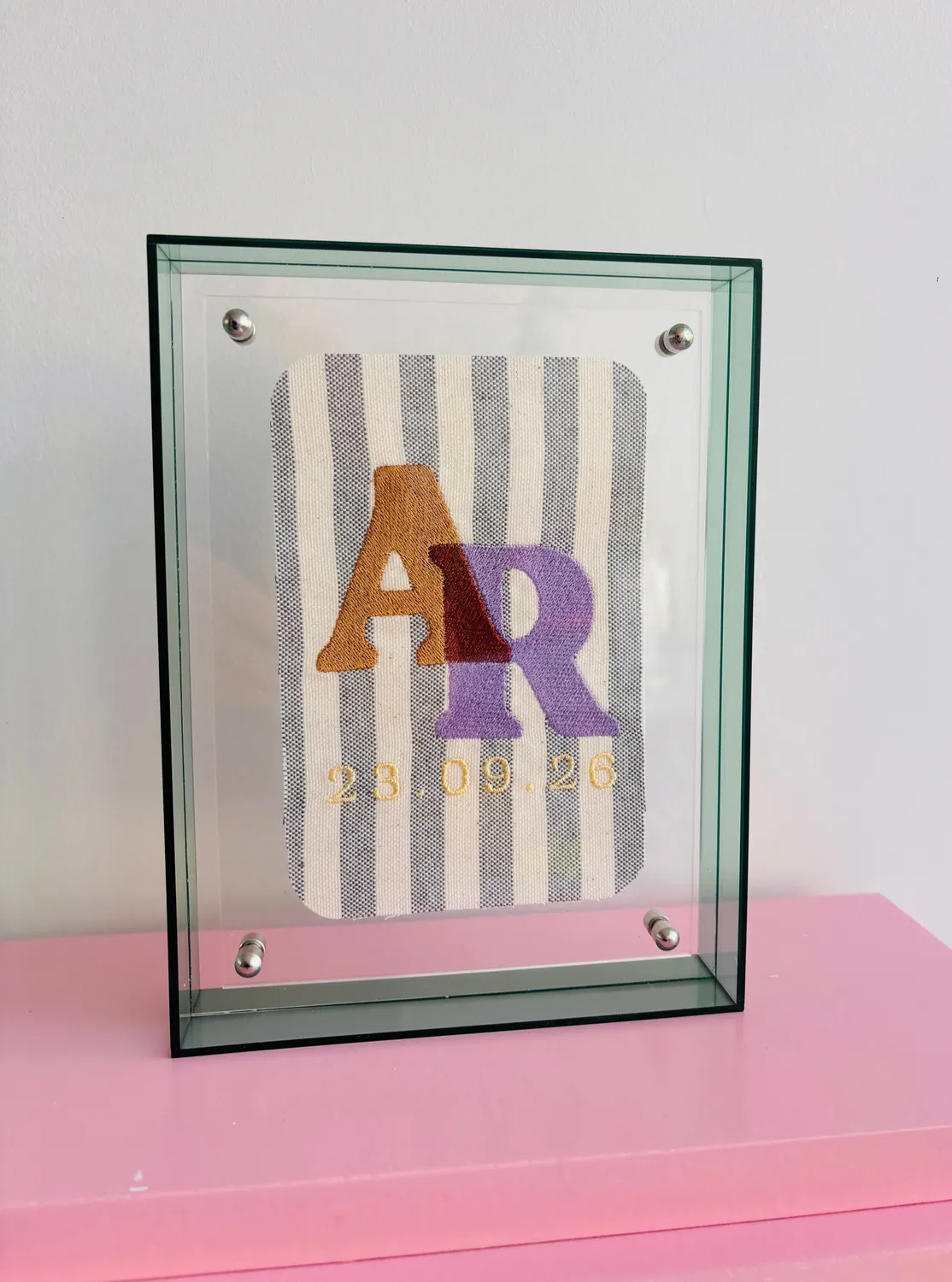 Musje Amsterdam The Keepsake Initials Cocoa & Lilac borduurlijst Violet
