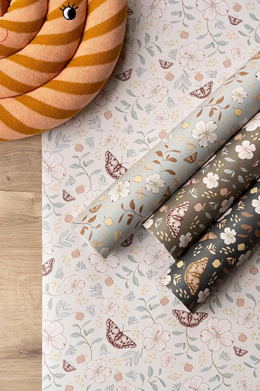 Little Amour Little Flower Garden behangstaal beige roze