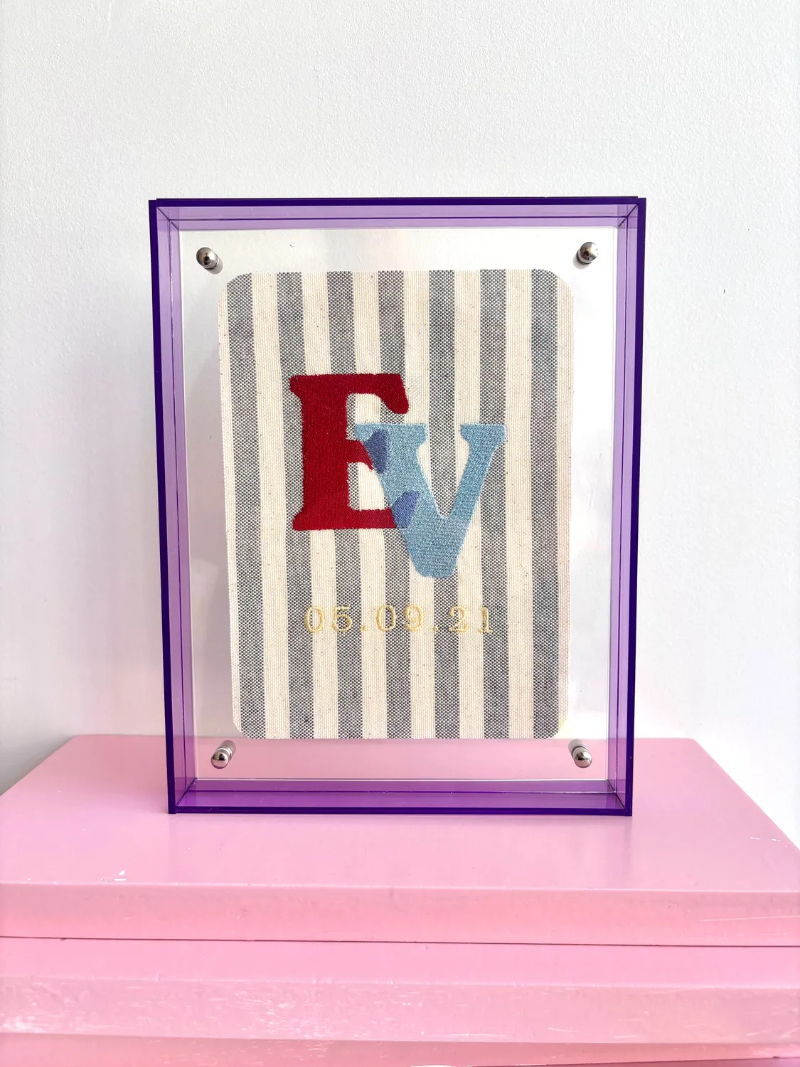 Musje Amsterdam The Keepsake Initials Rouge & Blue borduurlijst Violet