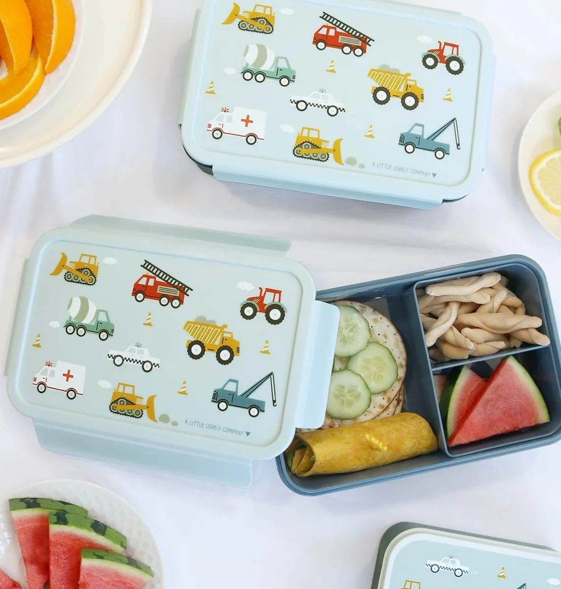 A Little Lovely Company Voertuigen bento lunchbox lichtblauw met vakken