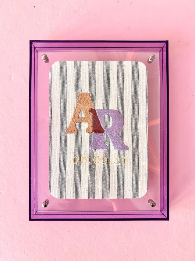 Musje Amsterdam The Keepsake Initials Cocoa & Lilac borduurlijst Violet