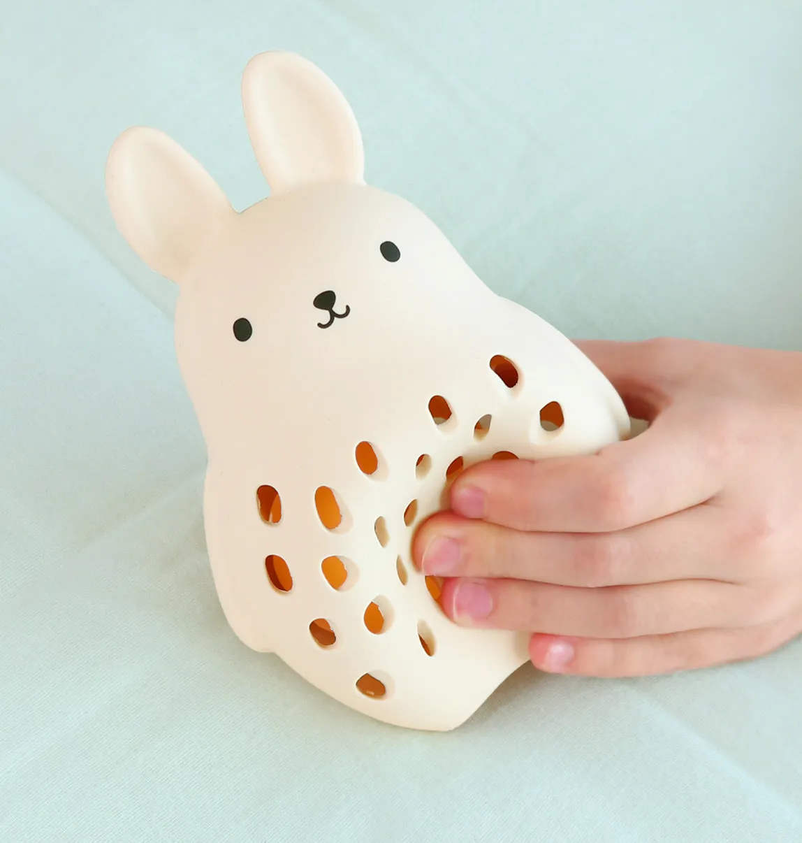 A Little Lovely Company Konijn siliconen rammelaar creme