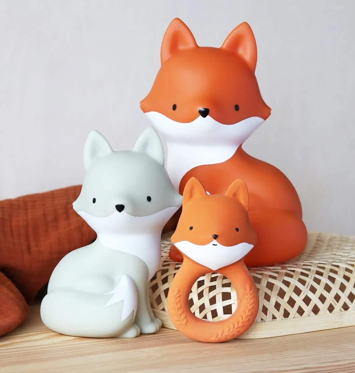 A Little Lovely Company Vos bijtring oranje rubber