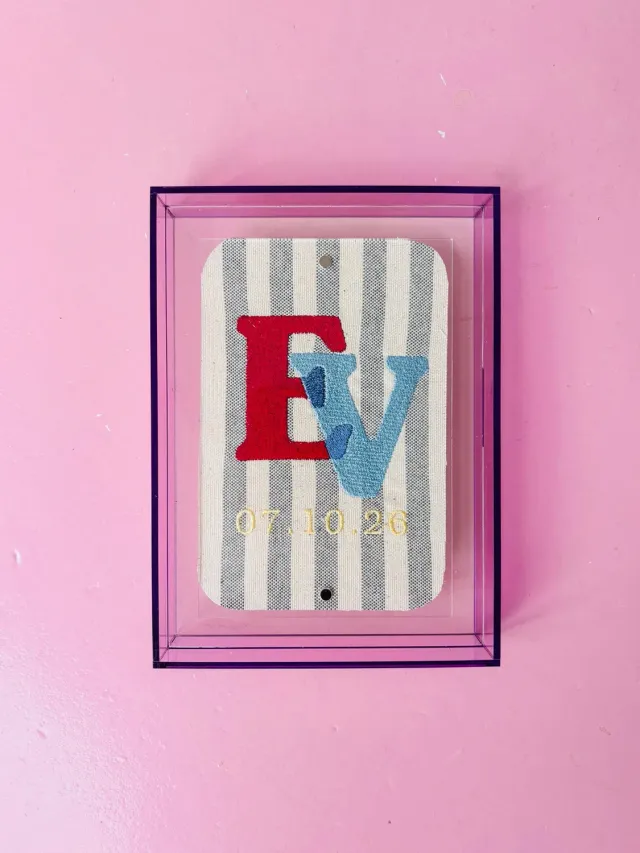 Musje Amsterdam The Keepsake Initials Rouge & Blue borduurlijst Violet