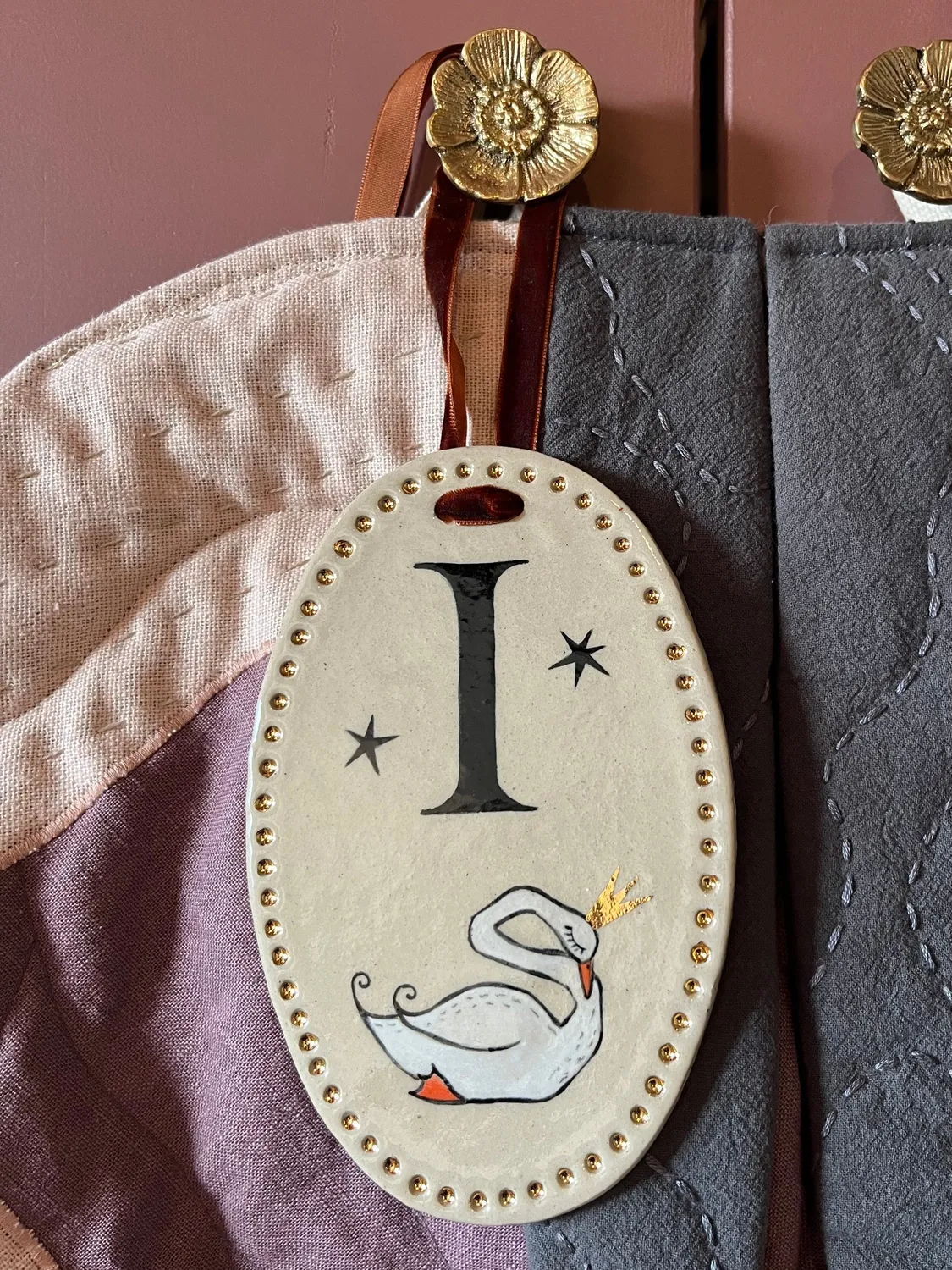 Atelier Fabel Initiaal Bordje Wanddecoratie Ovaal 10x15 cm Goud