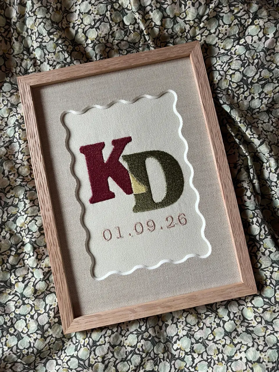 Atelier Musje Initialenlijstje geborduurd eikenhout personaliseerbaar