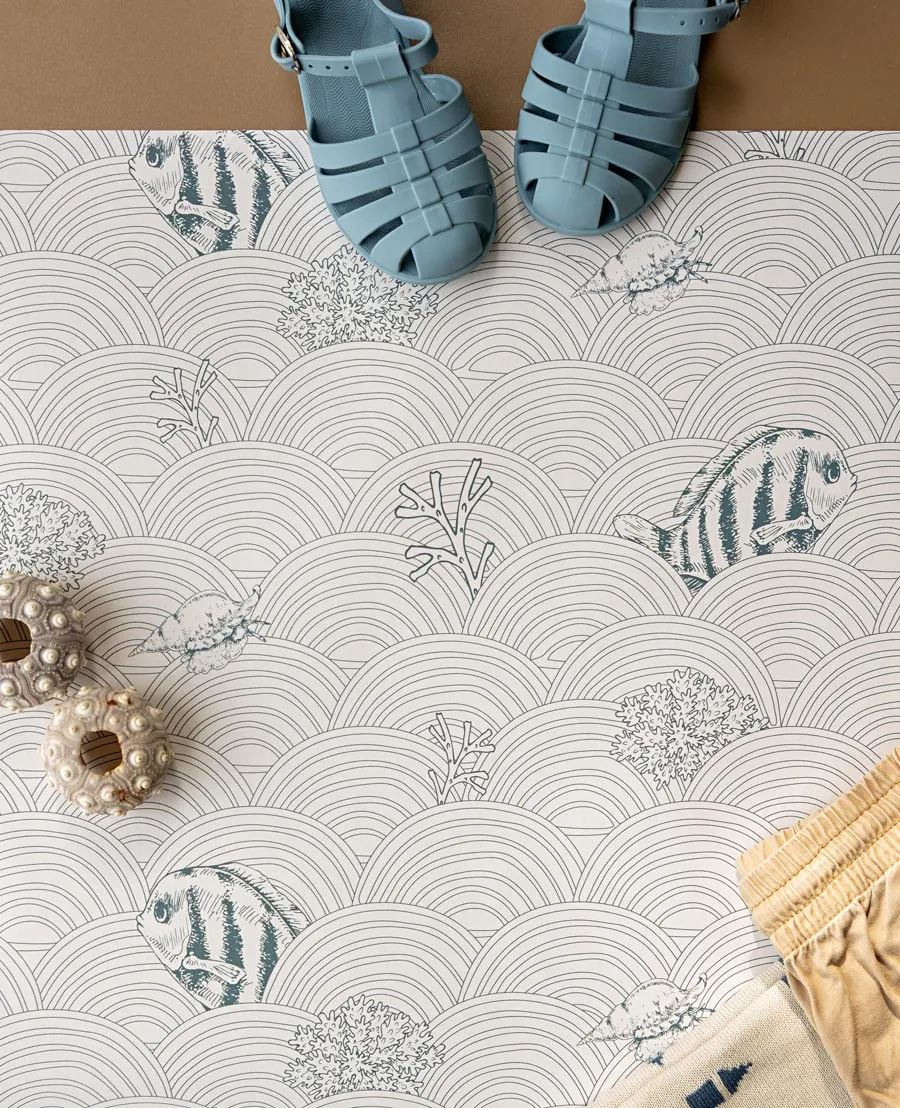 Little Amour Fishy Waves blauw behangstaal proefstuk vis