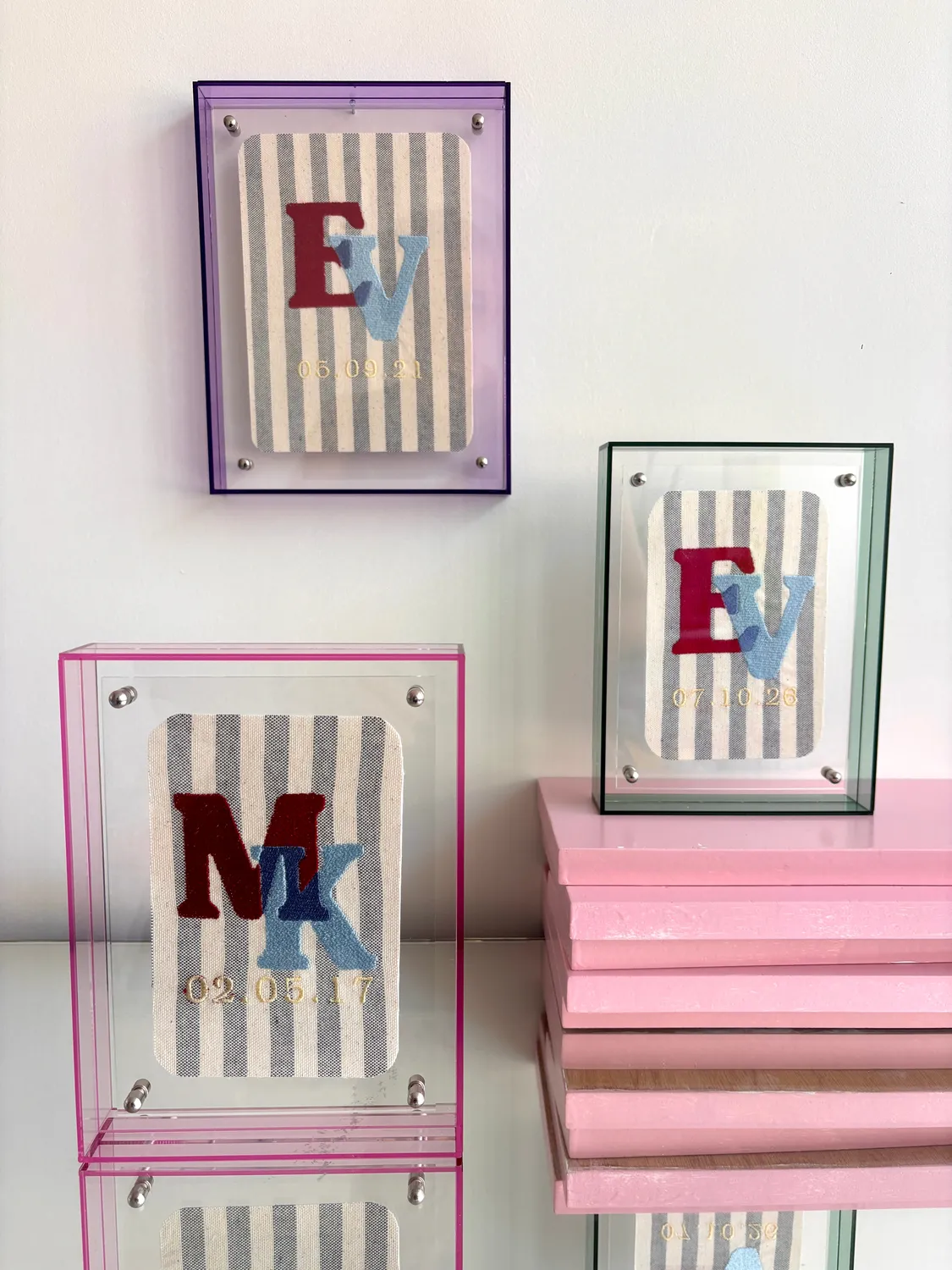Musje Amsterdam The Keepsake Initials Rouge & Blue borduurlijst Violet