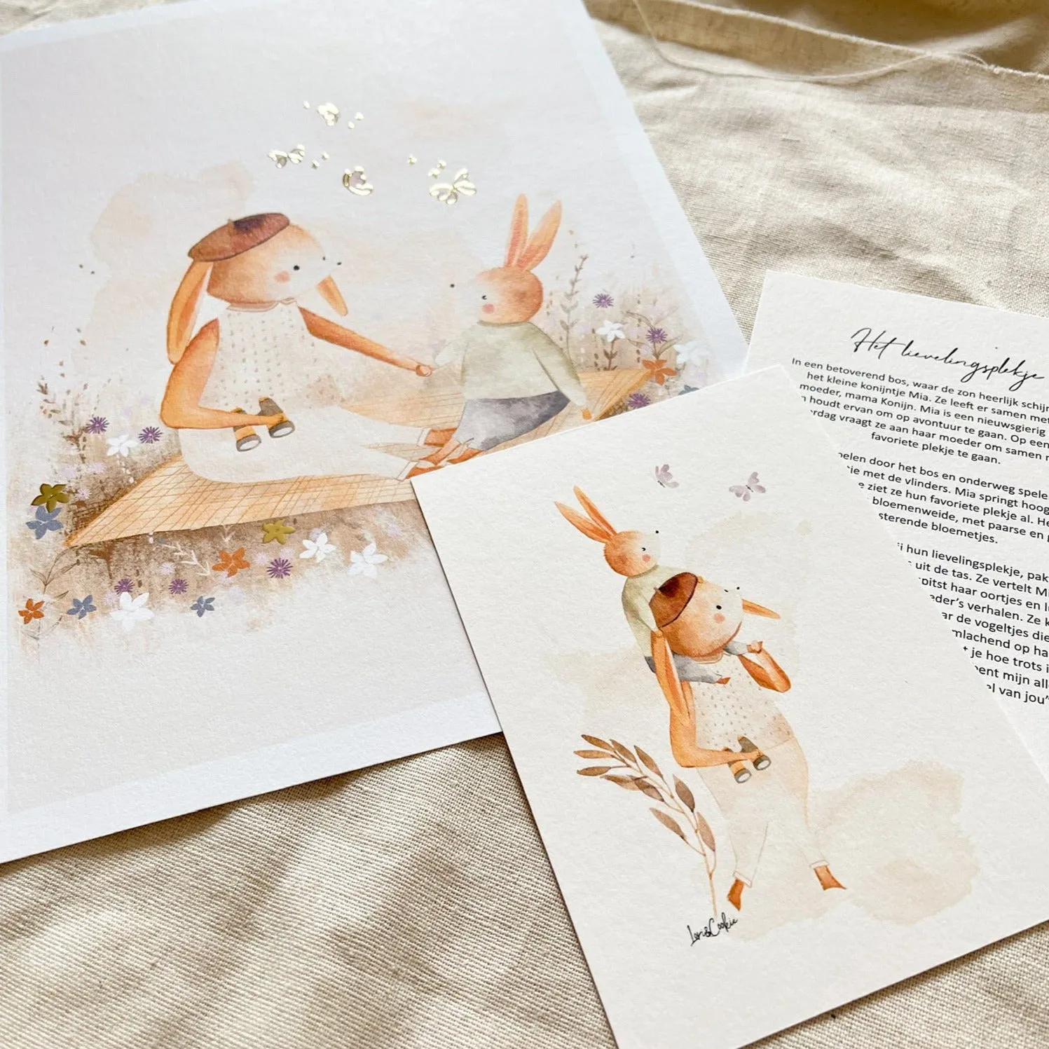 Lori & Cookie Kidsdeco Mama en Mia Konijn poster A4 goudfolie