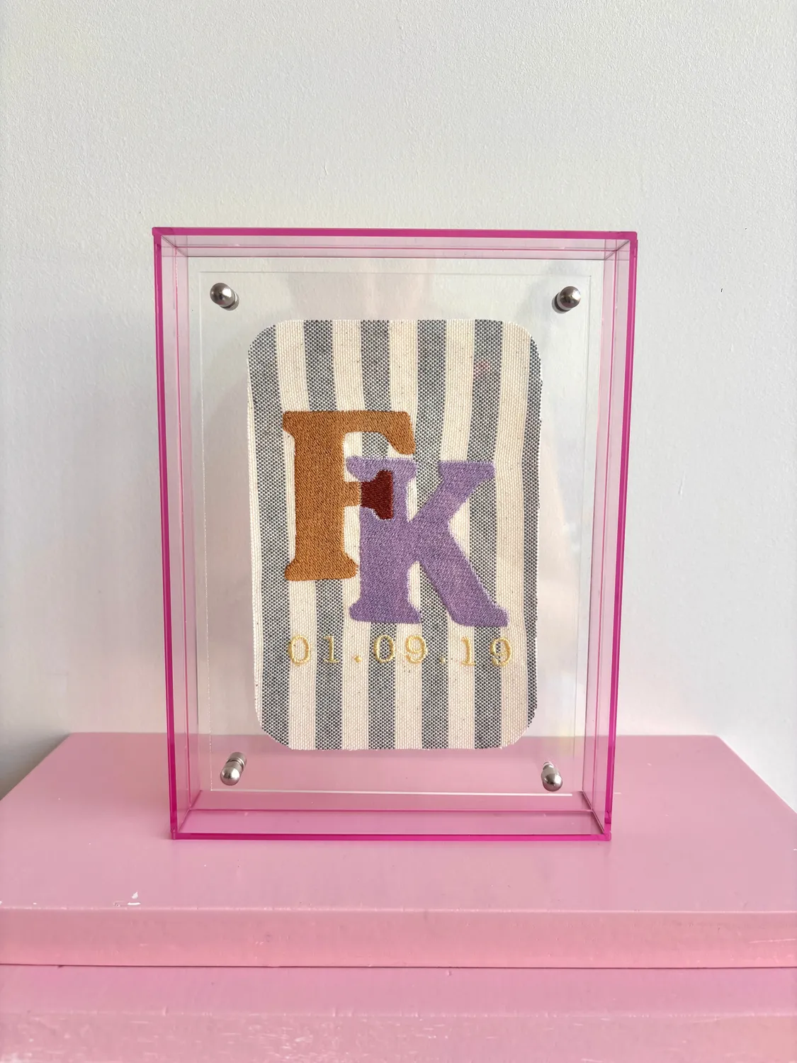Musje Amsterdam The Keepsake Initials Cocoa & Lilac borduurlijst Violet