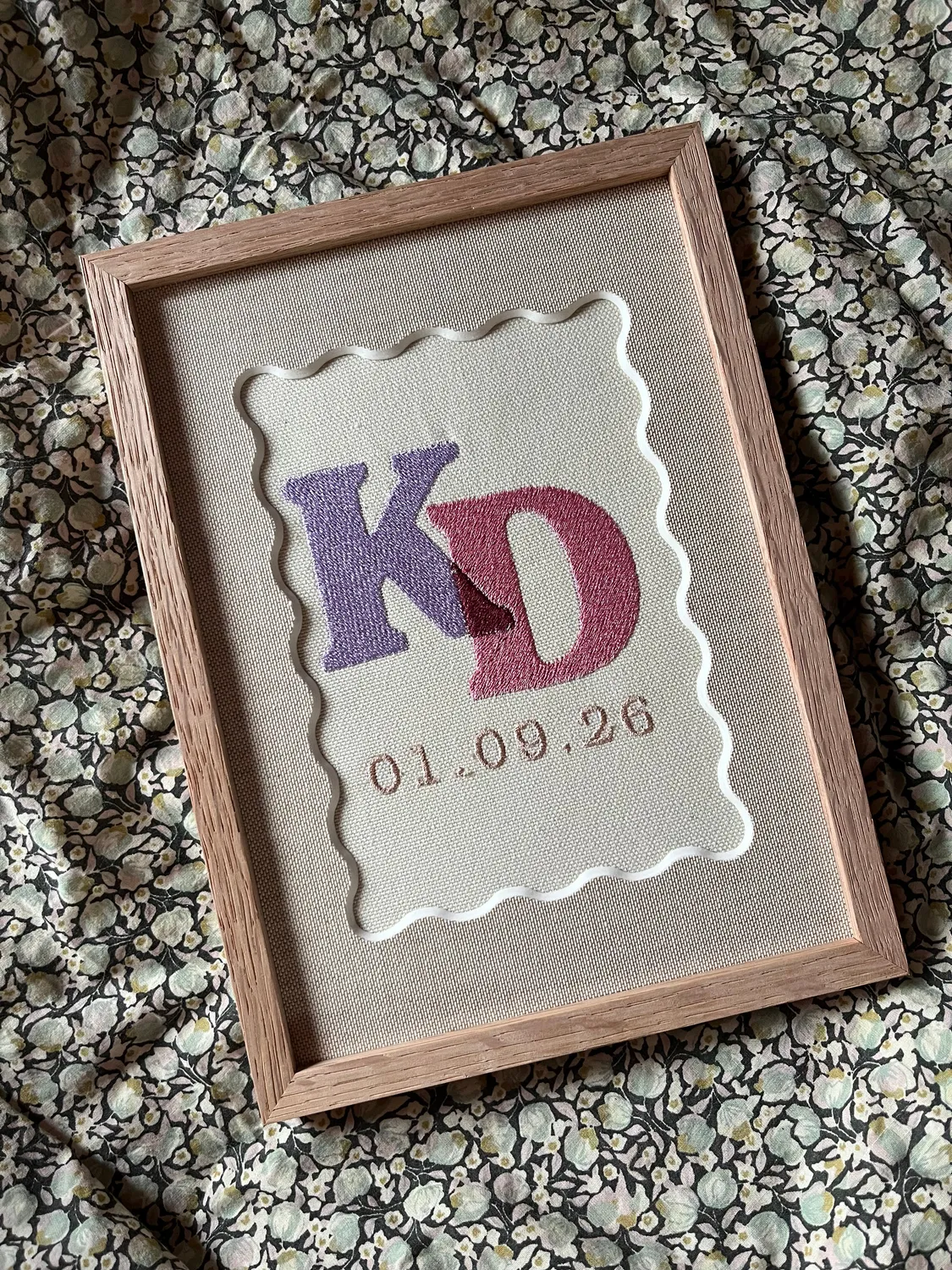 Atelier Musje Initialenlijstje geborduurd eikenhout personaliseerbaar