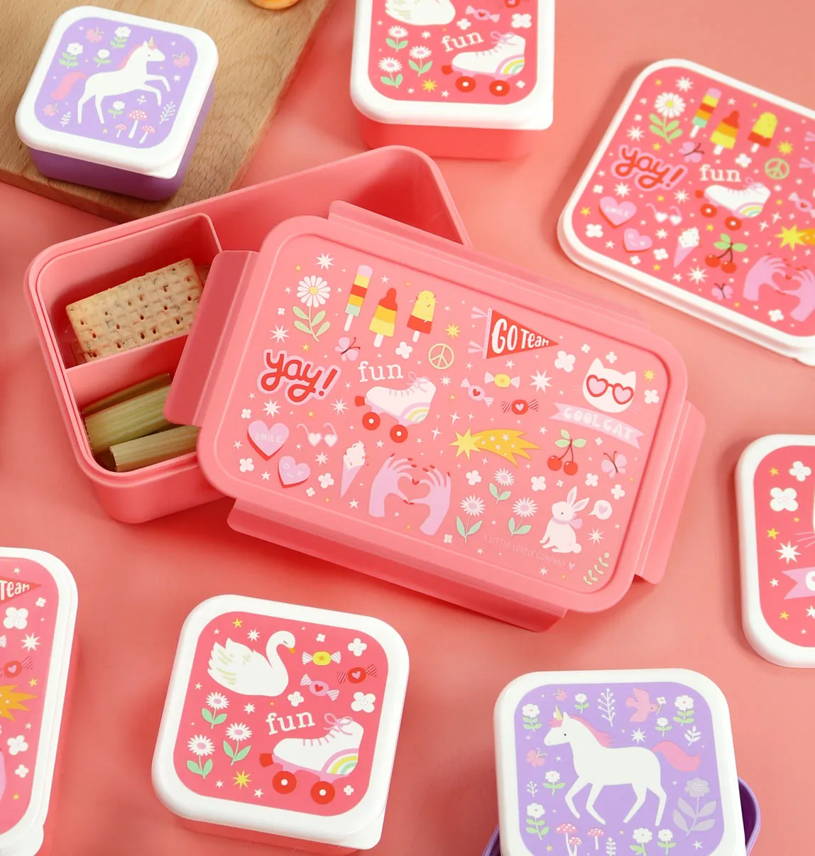 A Little Lovely Company Fun bento lunchbox koraalroze vakken