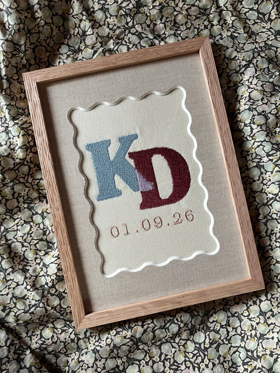 Atelier Musje Initialenlijstje geborduurd eikenhout personaliseerbaar