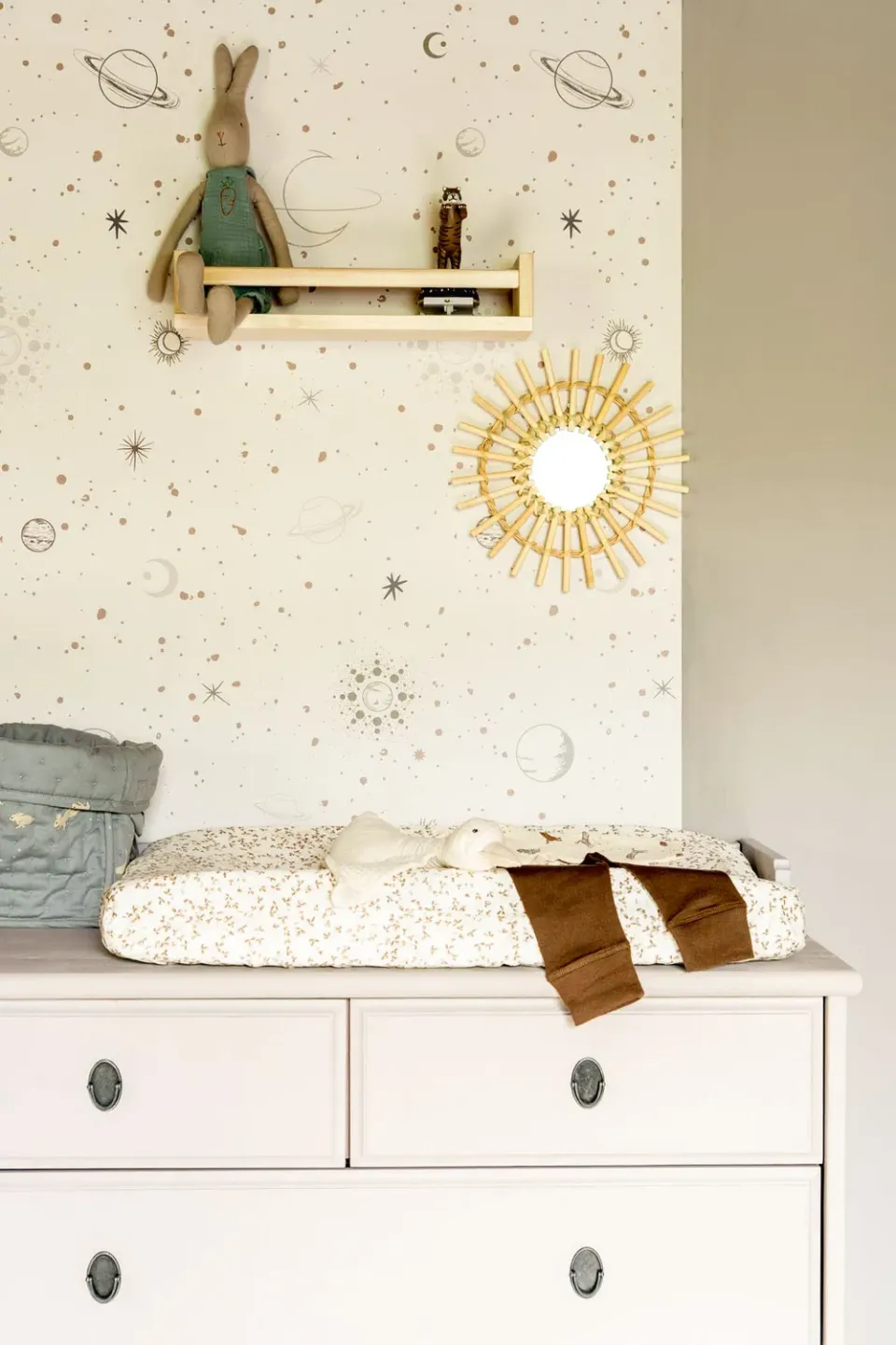 Little Amour Space Stars behang wit 1 rol planeten